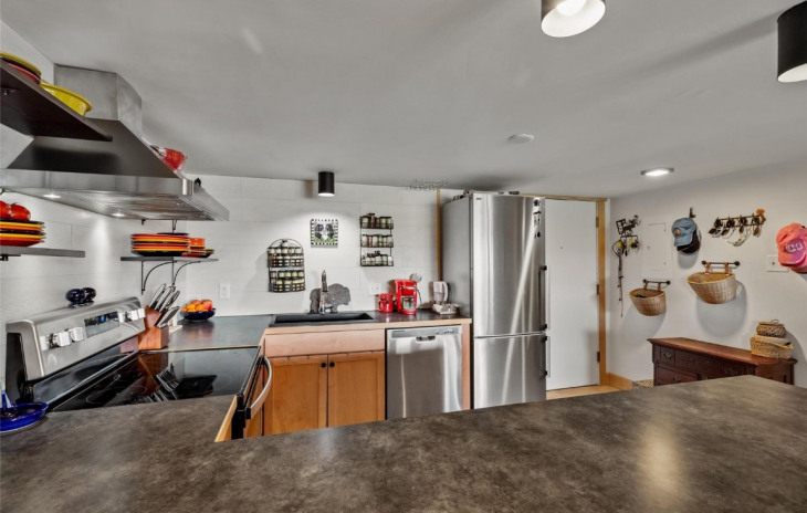 465 Tamarack Drive Photo