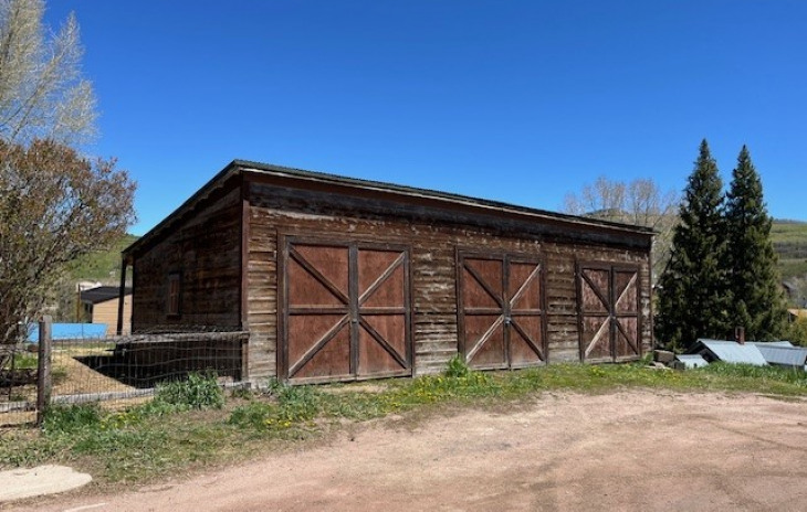 119 E Oak Street Photo