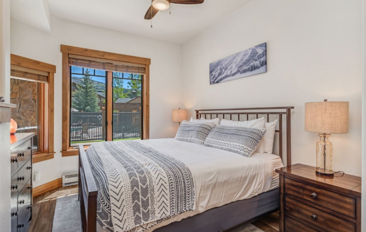 1463 Flattop Circle Photo