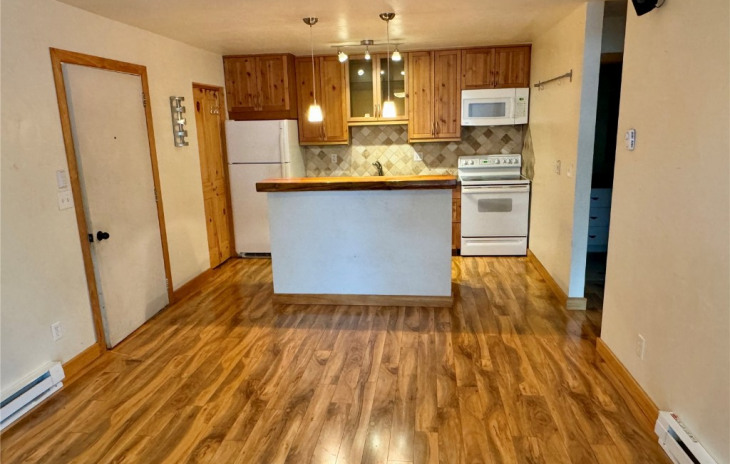 1320 Athens Plaza Photo