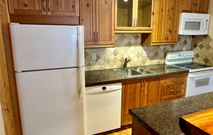 1320 Athens Plaza Photo
