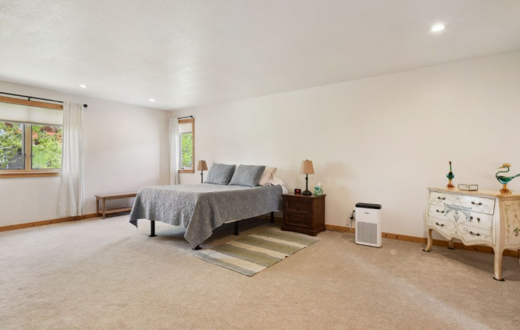 1860 Hunters Drive Photo