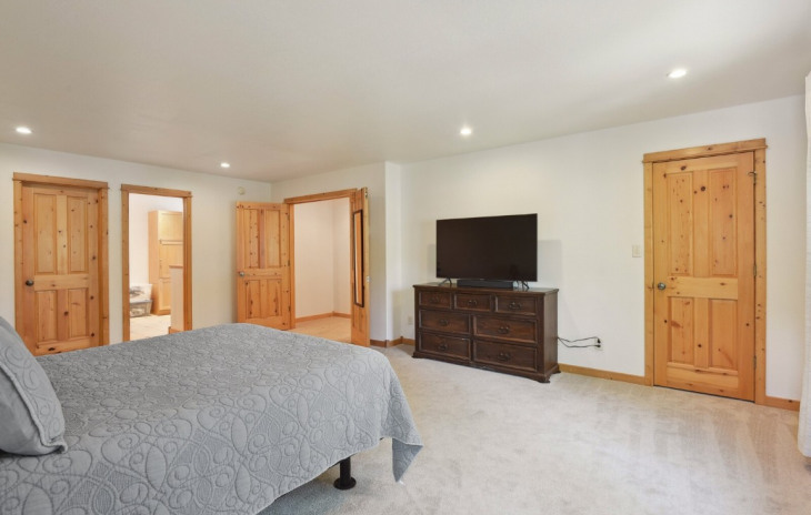 1860 Hunters Drive Photo
