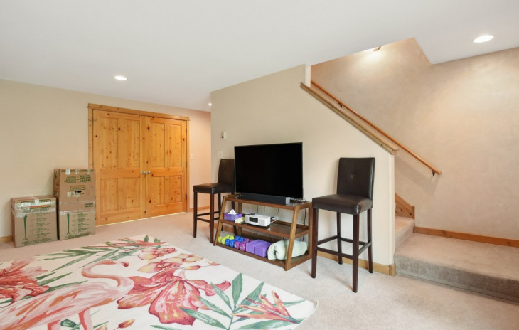 1860 Hunters Drive Photo
