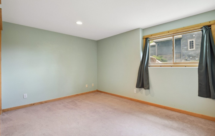 1860 Hunters Drive Photo