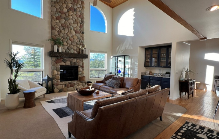 1735 Clubhouse Drive Photo