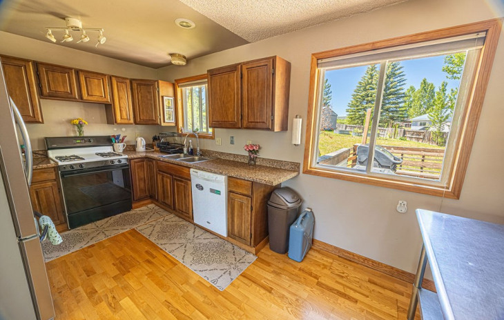 414 Meadowbrook Court Photo