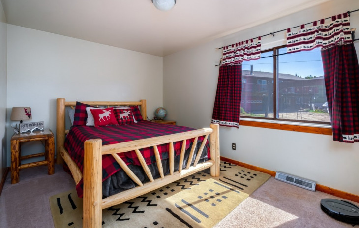 27120 Neptune Place Photo