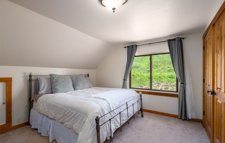 27120 Neptune Place Photo