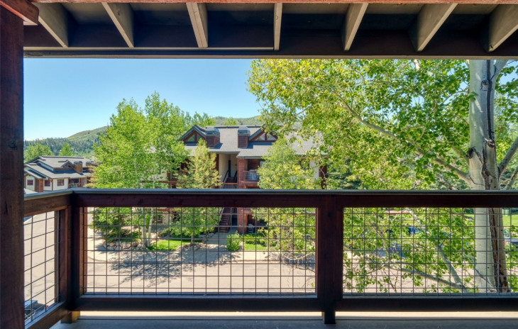 435 Ore House Plaza Photo