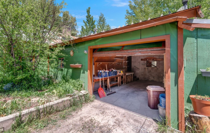 242 River Road Photo