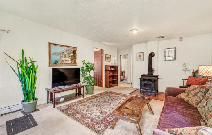 242 River Road Photo
