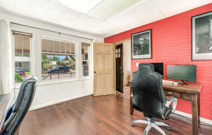 240 W Washington Avenue Photo