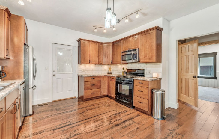 240 W Washington Avenue Photo