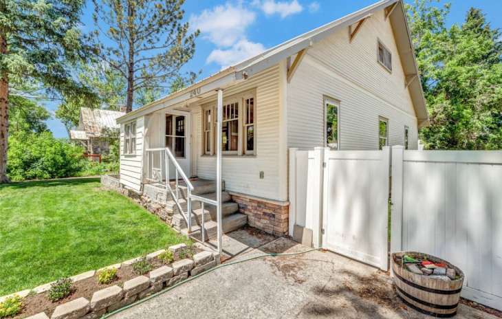 240 W Washington Avenue Photo