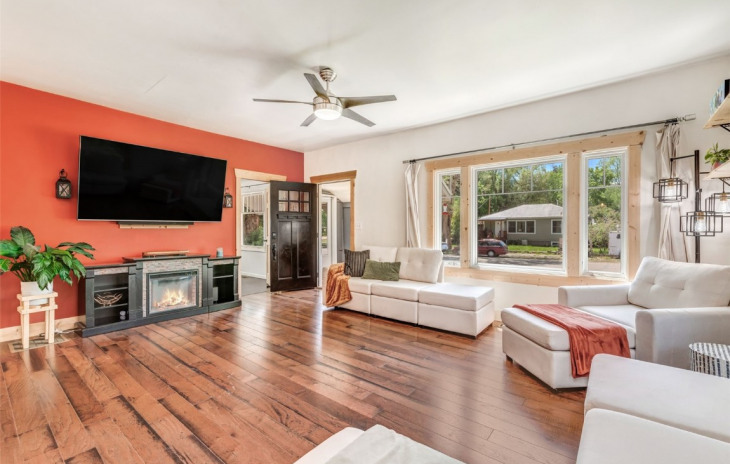 240 W Washington Avenue Photo
