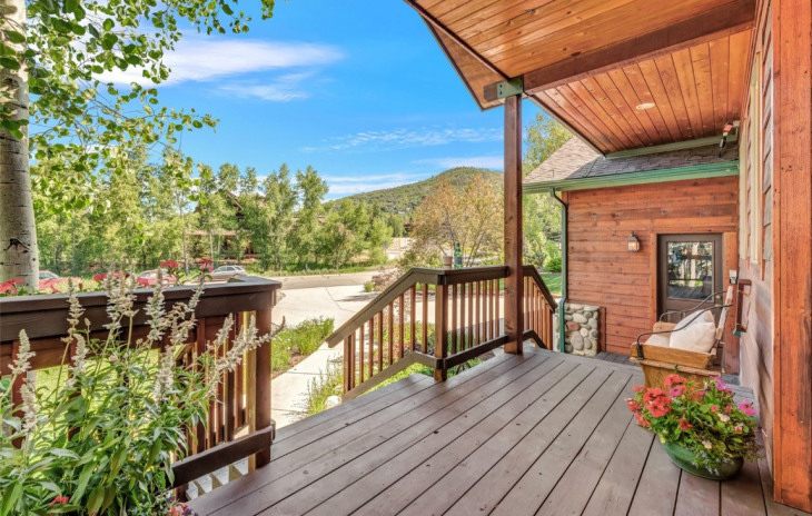 2055 Bear Drive Photo