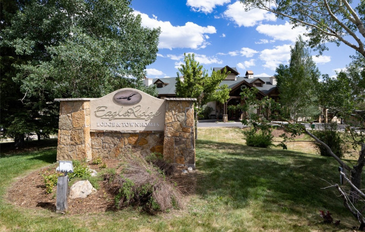 1463 Flattop Circle Photo