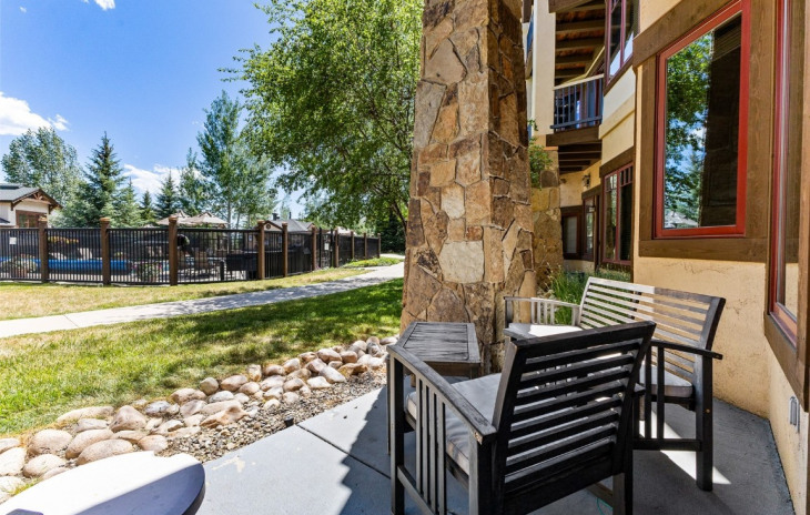 1463 Flattop Circle Photo
