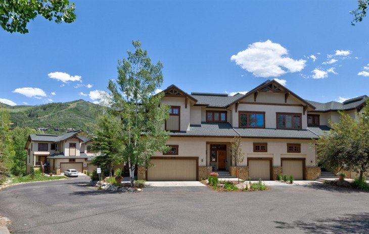 1558 Flattop Circle Photo