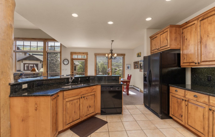 1558 Flattop Circle Photo