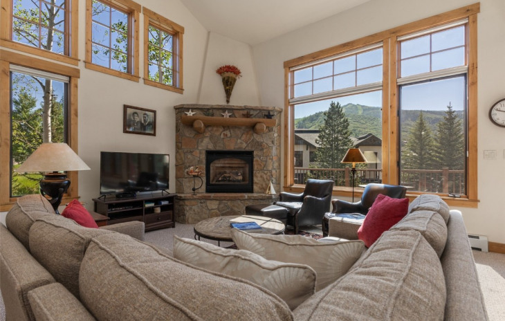 1558 Flattop Circle Photo