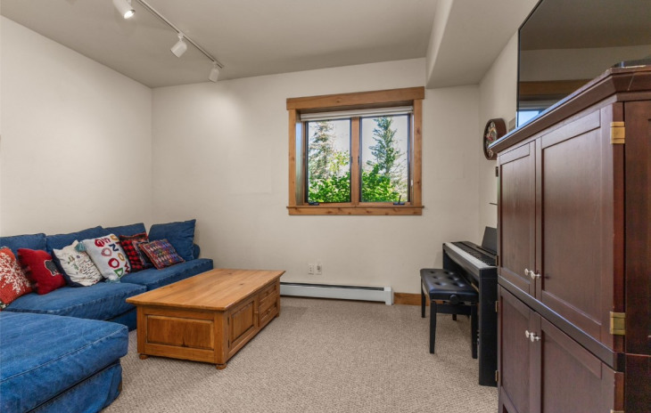 1558 Flattop Circle Photo