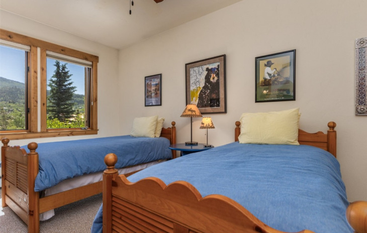 1558 Flattop Circle Photo