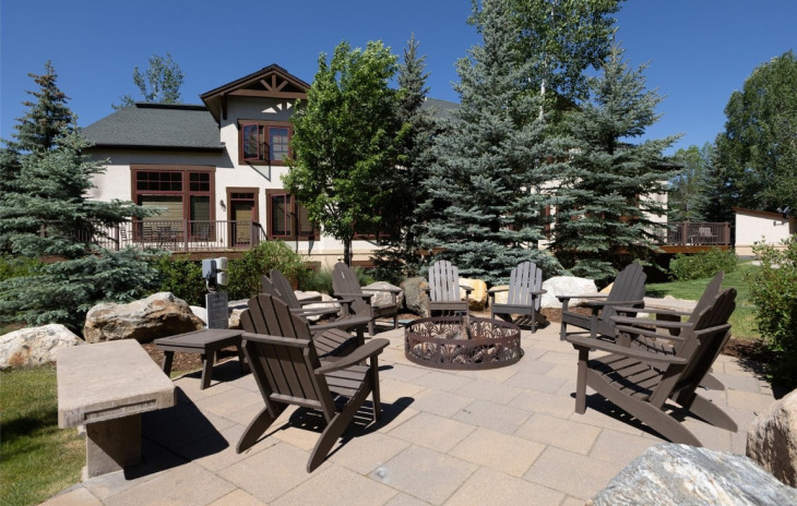 1558 Flattop Circle Photo