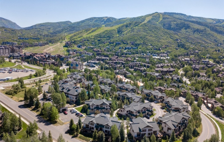 1558 Flattop Circle Photo