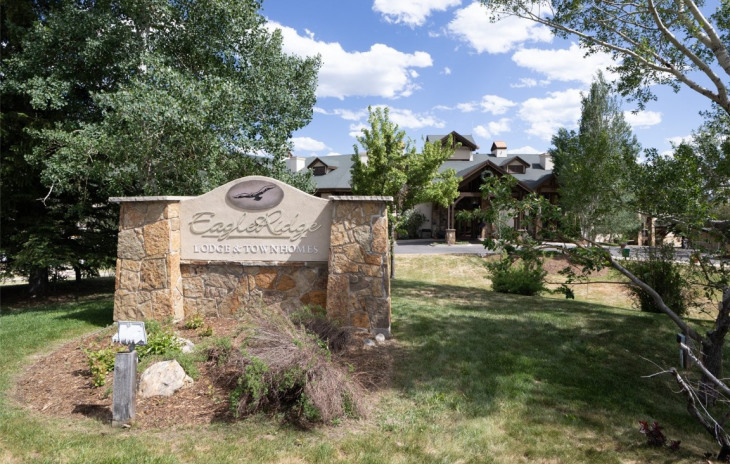 1558 Flattop Circle Photo