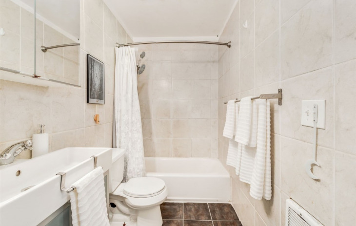 1340 Athens Plaza Photo