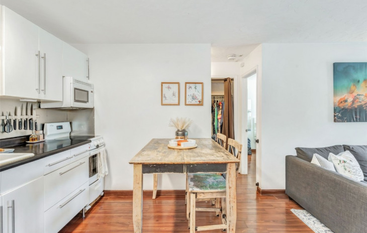 1340 Athens Plaza Photo