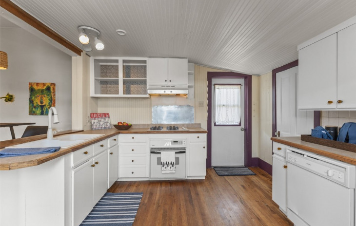214 E Main Street Photo