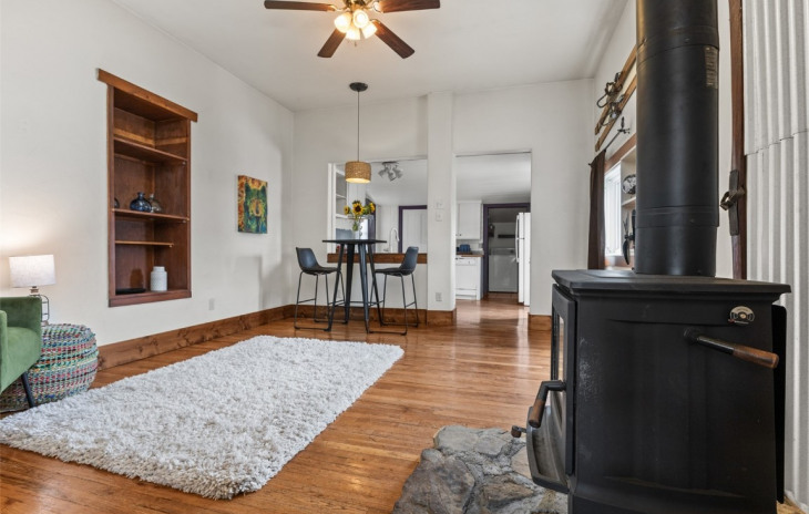 214 E Main Street Photo