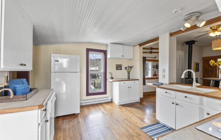 214 E Main Street Photo