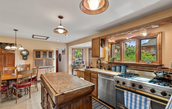 1008 Oak Street Photo