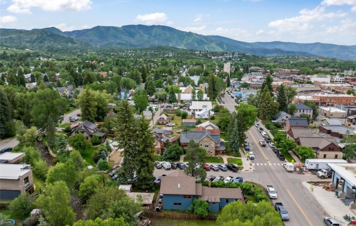 1008 Oak Street Photo