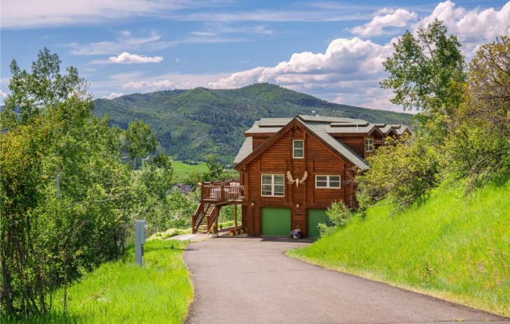 2885 Ski Trail Lane Photo