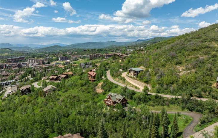 2885 Ski Trail Lane Photo