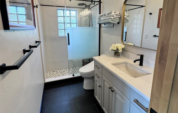 566 Retreat Place Photo