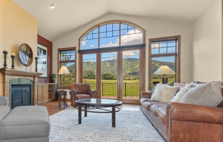 1052 Longview Circle Photo