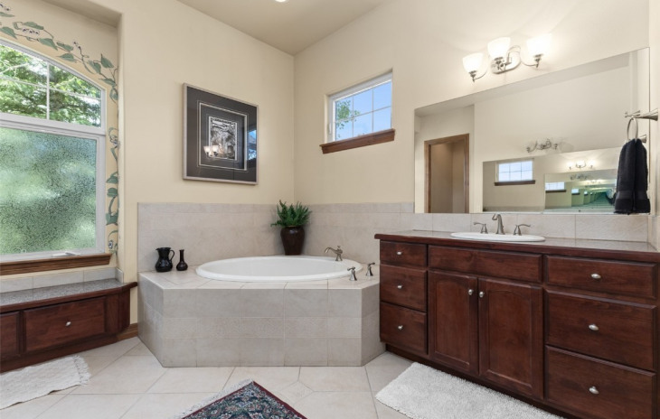1052 Longview Circle Photo