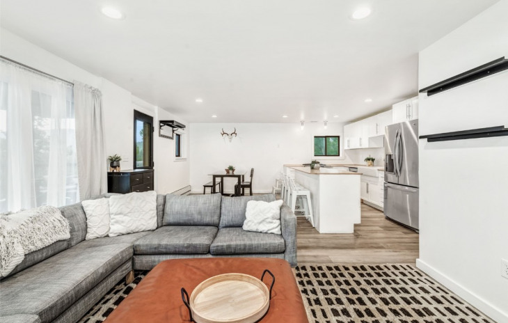 186 Maple Street Photo
