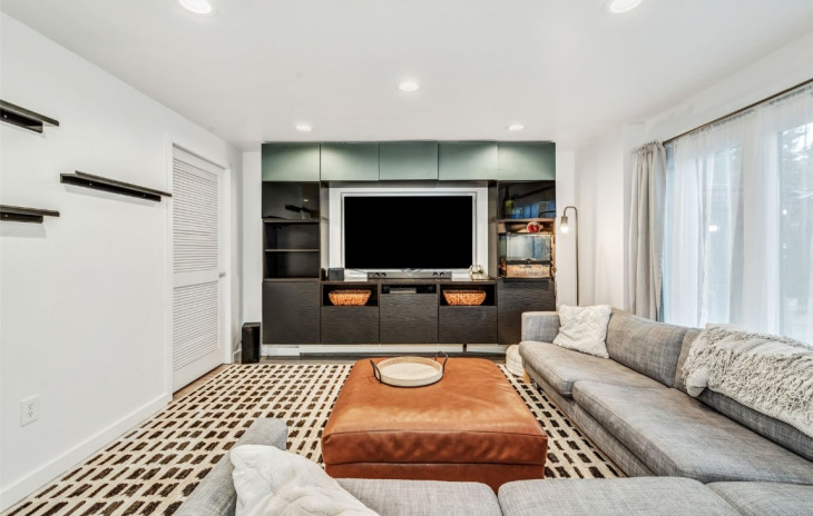 186 Maple Street Photo