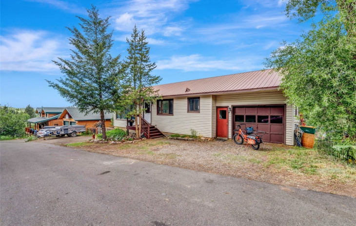 186 Maple Street Photo