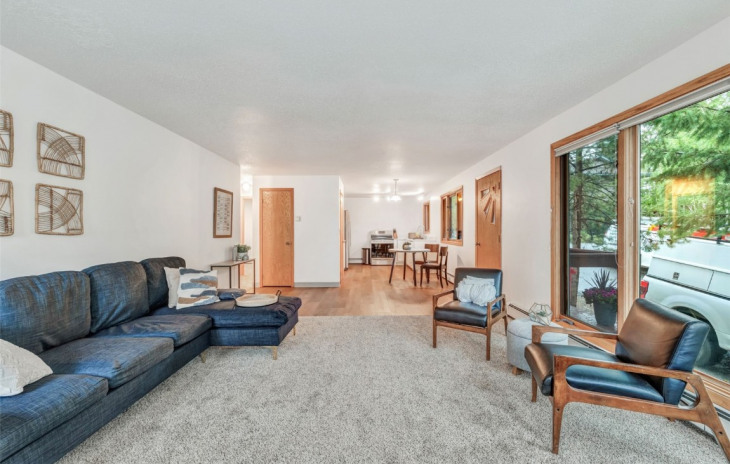 186 Maple Street Photo