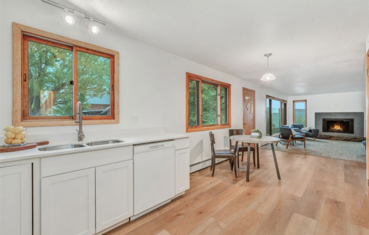 186 Maple Street Photo