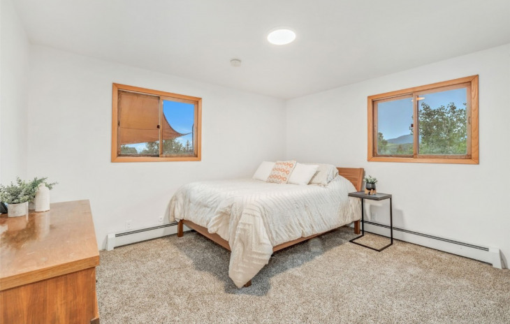 186 Maple Street Photo