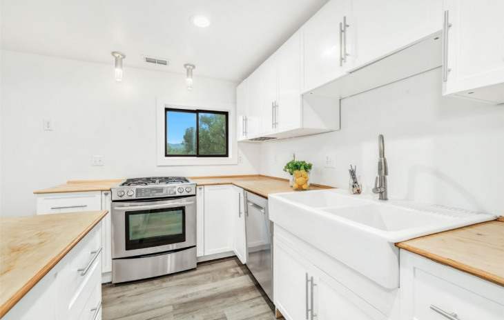 186 Maple Street Photo